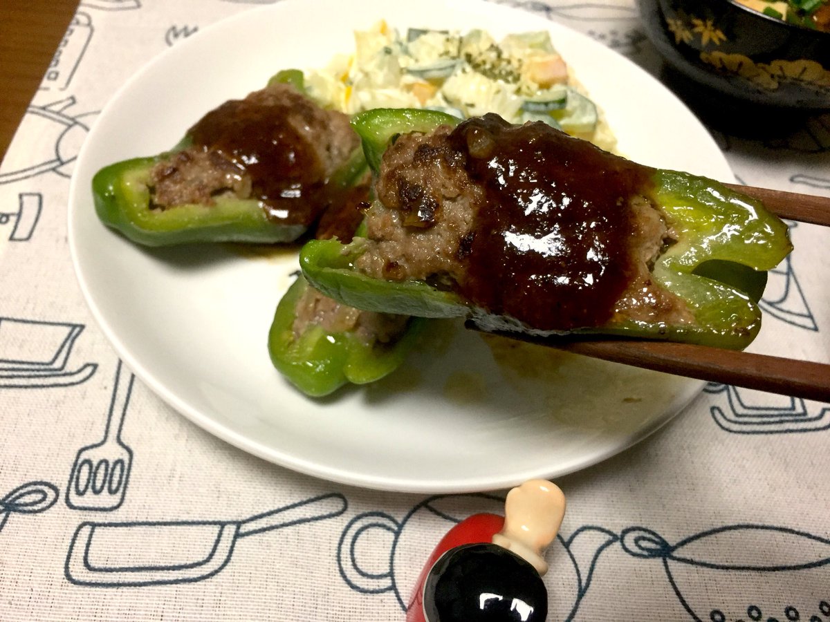 A94105830's tweet photo. ★ピーマンの肉詰め
★シラスと大葉の混ぜご飯
★ナメコの味噌汁

混ぜご飯美味い😋
ナメコ汁に非常によく合う💞

肉詰め美味い😋
白米によく合う💞

…つまりこの組み合わせの晩ご飯はちょい違ったww
#料理男子
#料理好きな人と繋がりたい 
#飯テロ https://t.co/xrQ0jp8EVp