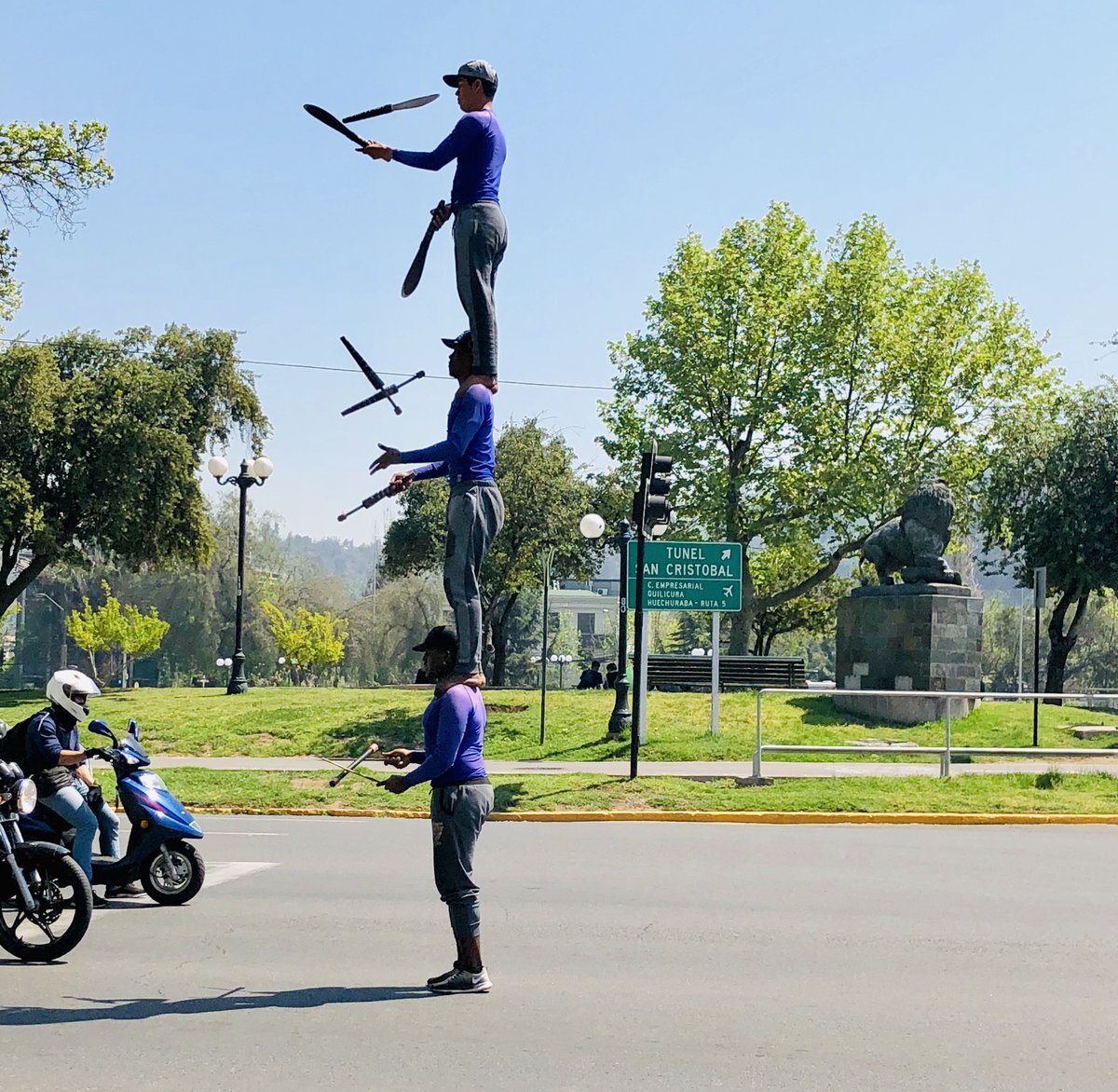 digSolutionsLLC's tweet image. Up in the Air...
Heavy traffic can be such a grind, but Chileans always keep it interesting. 🇨🇱🎳 #hola #santiago #upintheair #honkifyourehappy #whattraffic #chilean