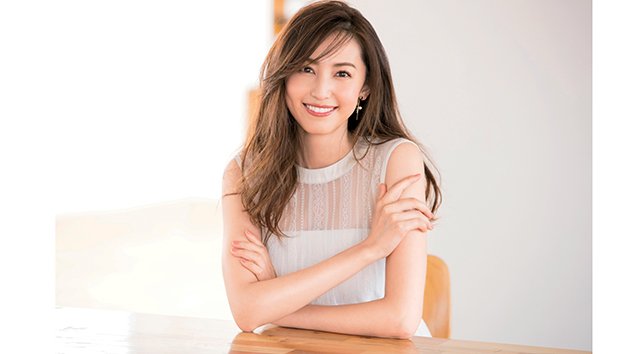 美的 美容大好き な美的専属モデルの 有村実樹 による人気連載 今よりもっとキレイになるためのビューティーレッスン 実樹beauty 今回は 秋新色を使ったon Offシーン別 初秋メイクにトライ T Co Hf2cyw4s0m メイクテク Chanel