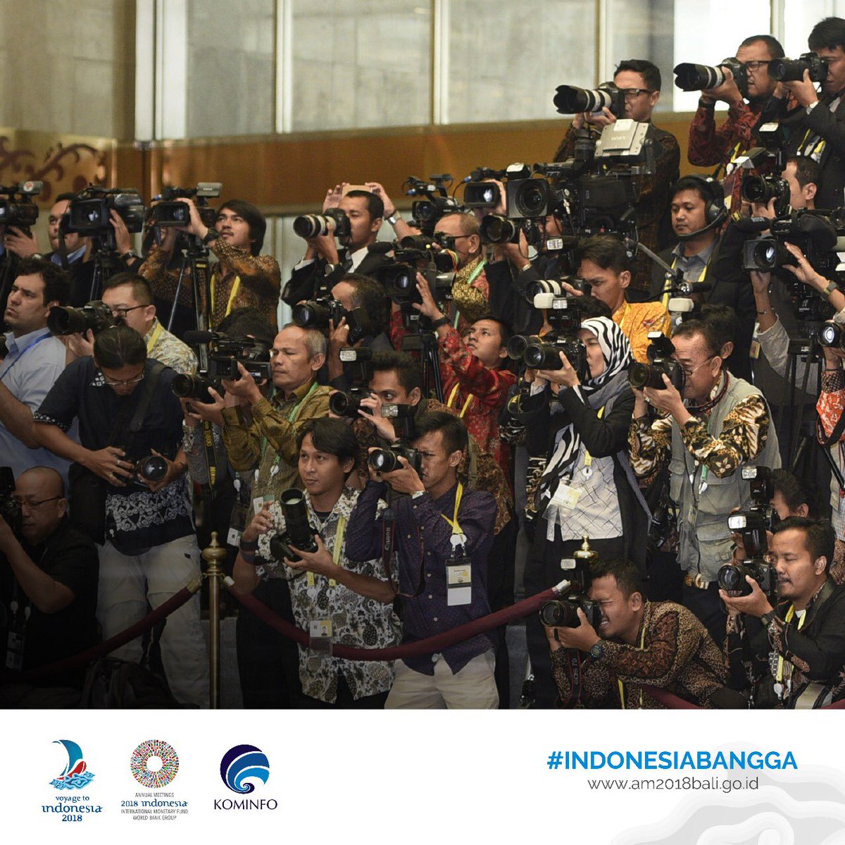kemkomdigi's tweet photo. Ini dia, #KuisIndonesiaBanggaHari4:

“Ada berapa banyak kamera photo di dalam gambar ini?”

Kita tunggu jawaban #sobatkom sampai besok 07 Oct pkl 17.00 WIB.
Tulis jawaban kamu dgn RT postingan ini dan jangan lupa hashtag #IndonesiaBangga serta mention 3 org utk ikutan kuis ini! https://t.co/giukwLCQlU