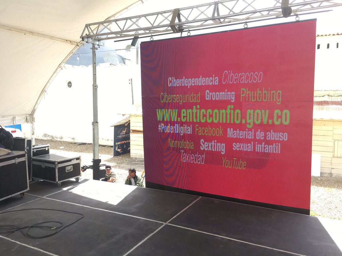 MiguelPTIC's tweet photo. Estamos en @ExpogamerC #Tunja con la cátedra @EnTICconfio del @Ministerio_TIC. Prevenimos el #Ciberacoso #Grooming #Sexting entre otros riesgos asociados a las #TIC. Nos vemos hoy a las 10 am y 3 pm en #ExpoGamer #ExpoGamer2018 https://t.co/JvbMIHfQSs