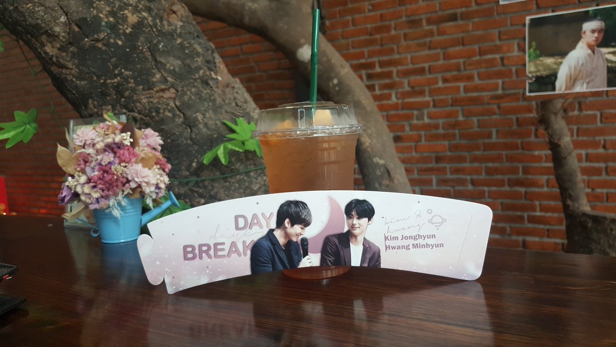 _eunbiix's tweet photo. 🦊🐢มารับเเล้วนะคะะะน่ารักมากๆเลยหัวใจชิปเปอร์ ชาพีชร้าน @Larklai_soi7 อร่อยมากค่ะต้องไปลอง วันนี้เข้าไปร้านเปิดเพลงHey love ด้วยค่ะ//ลุกขึ้นเต้นกลางร้าน(ล้อเล่นค่ะ🤣) #Daybreakday https://t.co/Rvlx2kbcy8