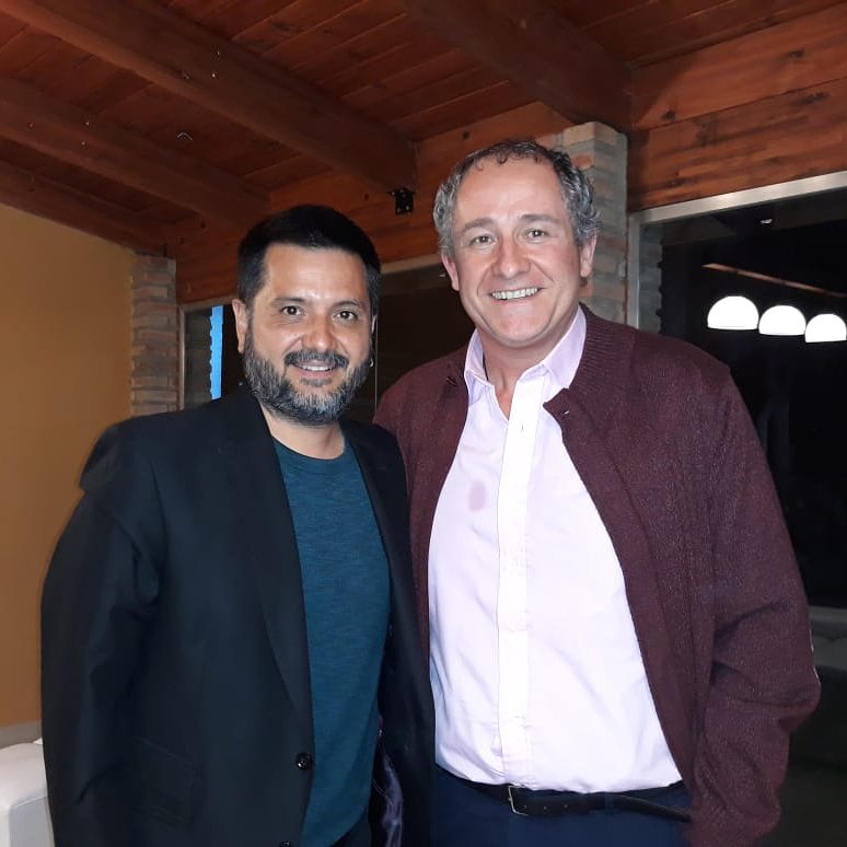 punto11radio's tweet photo. JORGE ROJAS PRESENTA SU NUEVO DISCO
Anoche Cristian Moreschi estuvo con @JRojasoficial. El lunes vas a escuchar la charla que mantuvieron acerca del disco nuevo. Contiene una chacarera con una melodía que creó su hija de 4 años. Un viaje. La vida. Los sueños. https://t.co/C6inotSXd6
