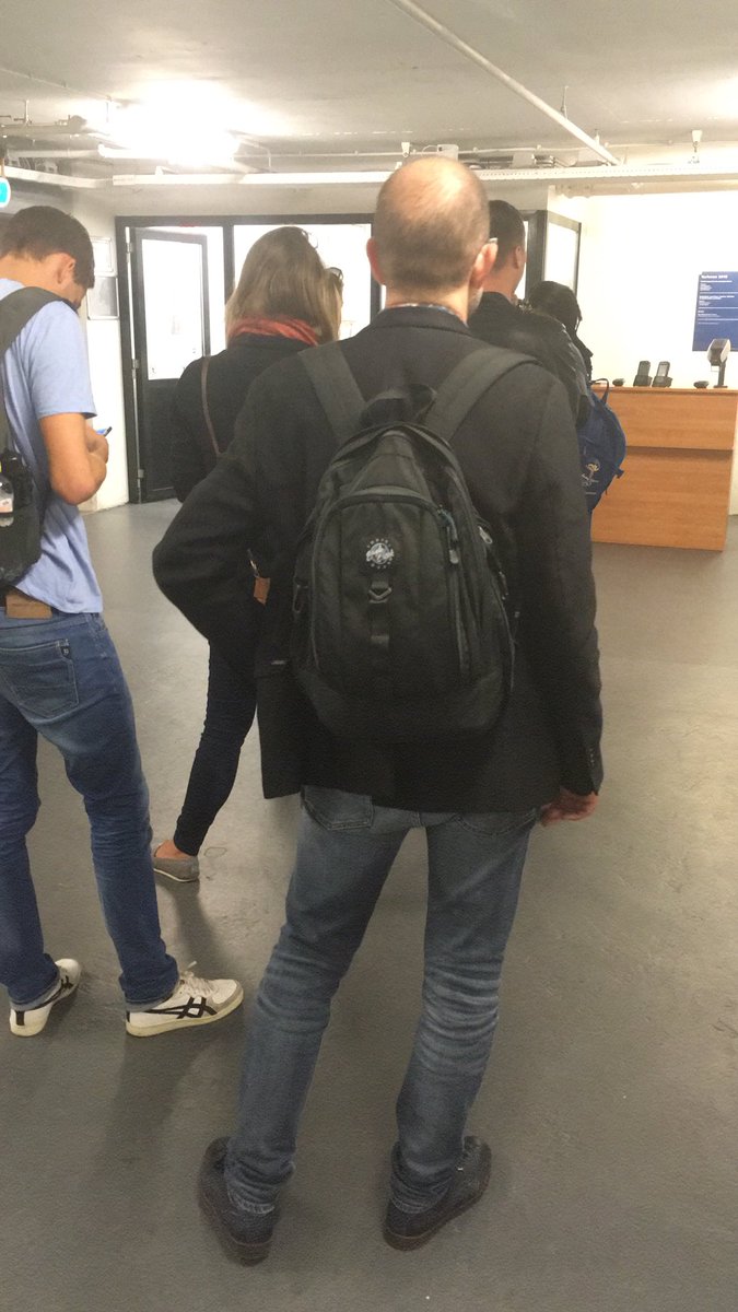 Lekker klantvriendelijk weer <a href="/NS_online/">NS online</a> alle ov fietsen zijn “op” op den haag cs. Ondertussen een verdieping hoger honderd ov fietsen maar de winkel is dicht?! 😏😏
