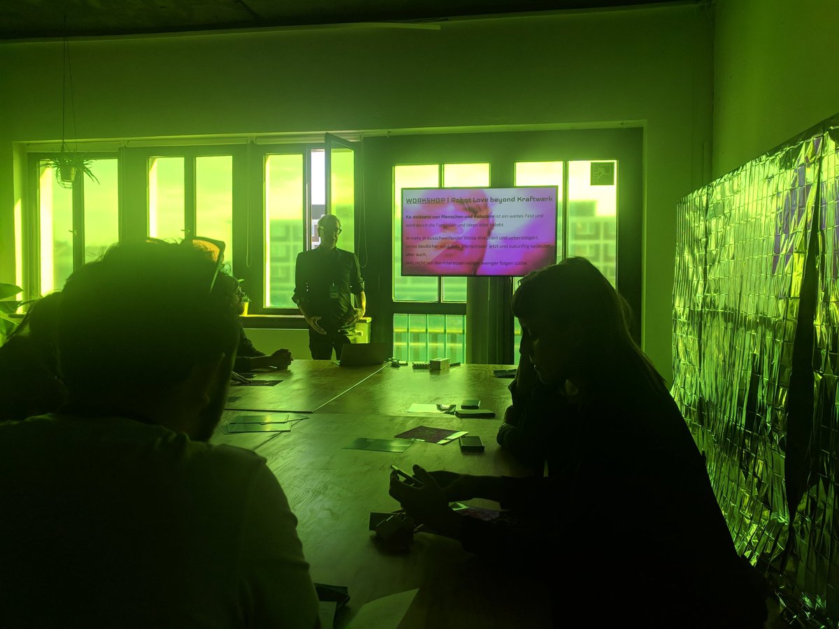 Simon Höher (@simonhoeher) on Twitter photo Was ist Intelligenz - beim Menschen und bei der Maschine? Workshop mit <a href="/PETERMFRIESS/">PETERMFRIESS</a> bei #process18 Was ist Intelligenz - beim Menschen und bei der Maschine? Workshop mit <a href="/PETERMFRIESS/">PETERMFRIESS</a> bei #process18