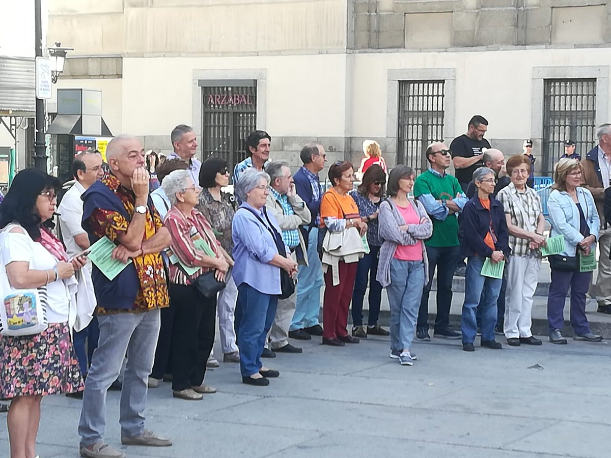 HOACMadrid's tweet photo. #IglesiaPorElTrabajoDecente  #NoEsUnCuento porque sin trabajo decente no hay dignidad. https://t.co/r1dUwYUteu
