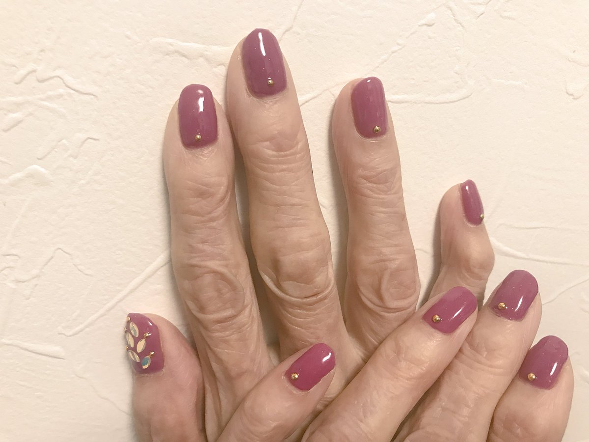 綺麗なシニアのジェルネイル