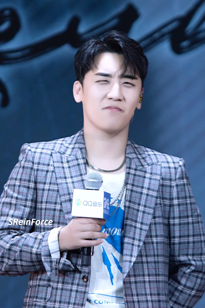[HQ]181003 THE GREAT SEUNGRI Hong Kong FM
what are you doing😂😂😂
<a href="/ForvictoRi/">Lee seung ri スンリ 이승리</a> 
#승리 #SEUNGRI