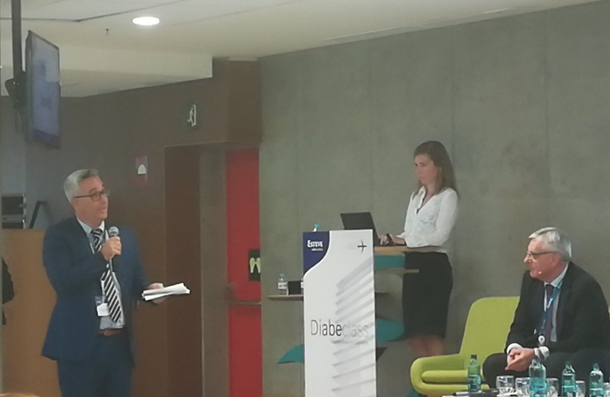 AlfonsGF77's tweet photo. El periodista @angelramire recopila los principales TITULARES de la reunión #Diabeclass #diabetes #DM2 https://t.co/LOrkQ5Yk7P