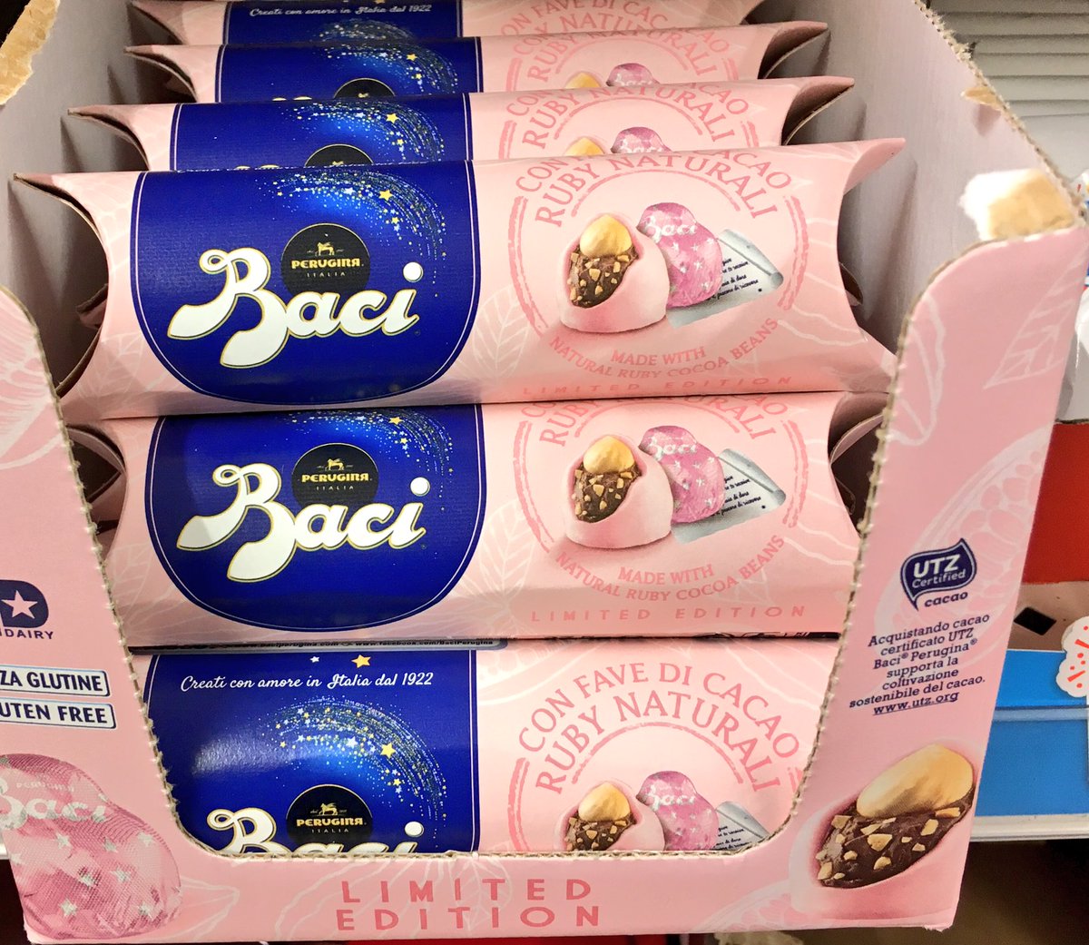 イタリア便り阿部美寿穂 בטוויטר 今ならバッチチョコレートのピンク色が出ています イタリア土産 ペルジーナ ルビーチョコレート イタリア便り阿部美寿穂 בטוויטר 今ならバッチチョコレートのピンク色が出ています イタリア土産 ペルジーナ ルビーチョコレート