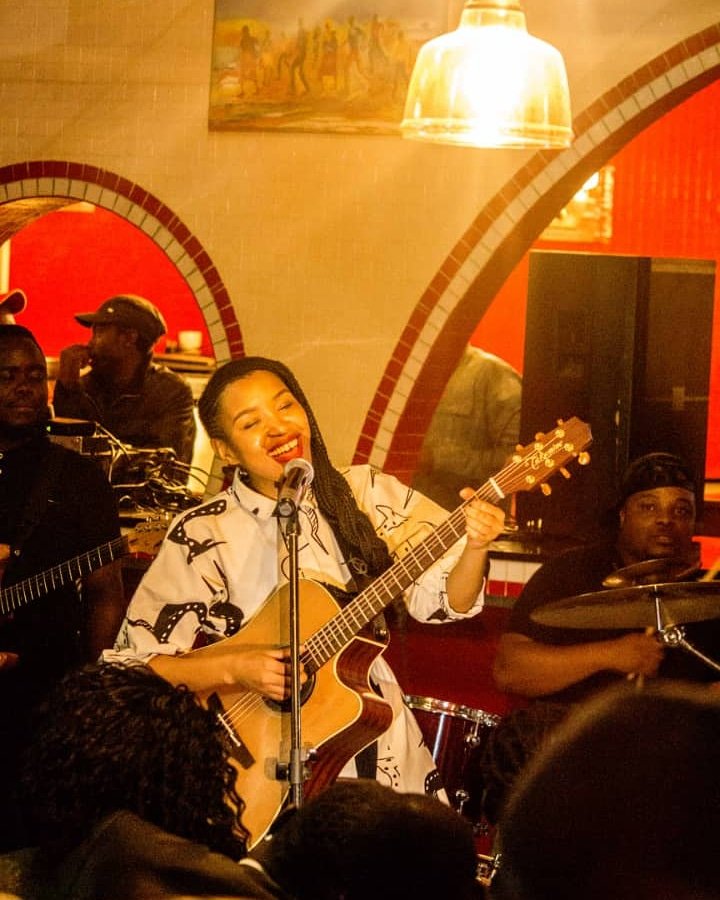 BeritaAfroSoul's tweet photo. Last night was magical, thank you Bulawayo, love was in the air ❤ 

#BeritaLive #BeritaSADCTour #BeritaBulawayo #RedCafe #Emphakathini #Skyz #Summer2018 #AfricaRise https://t.co/zjH6Nr06GH