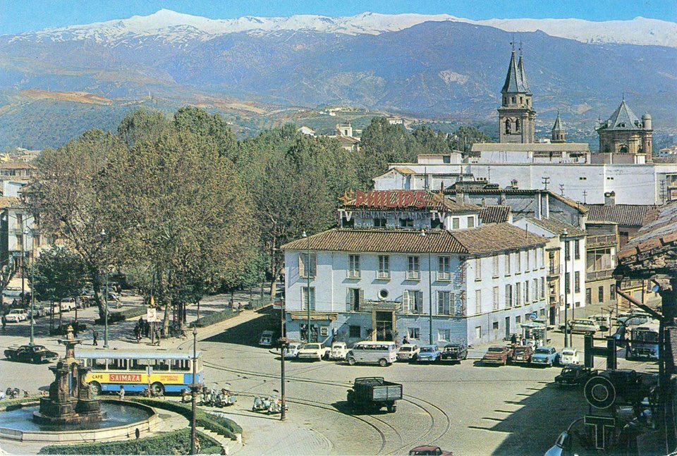 GranadaenFotos's tweet photo. Fuente de las Batallas, 1968.
#Granada https://t.co/Fz9vuG7RIR