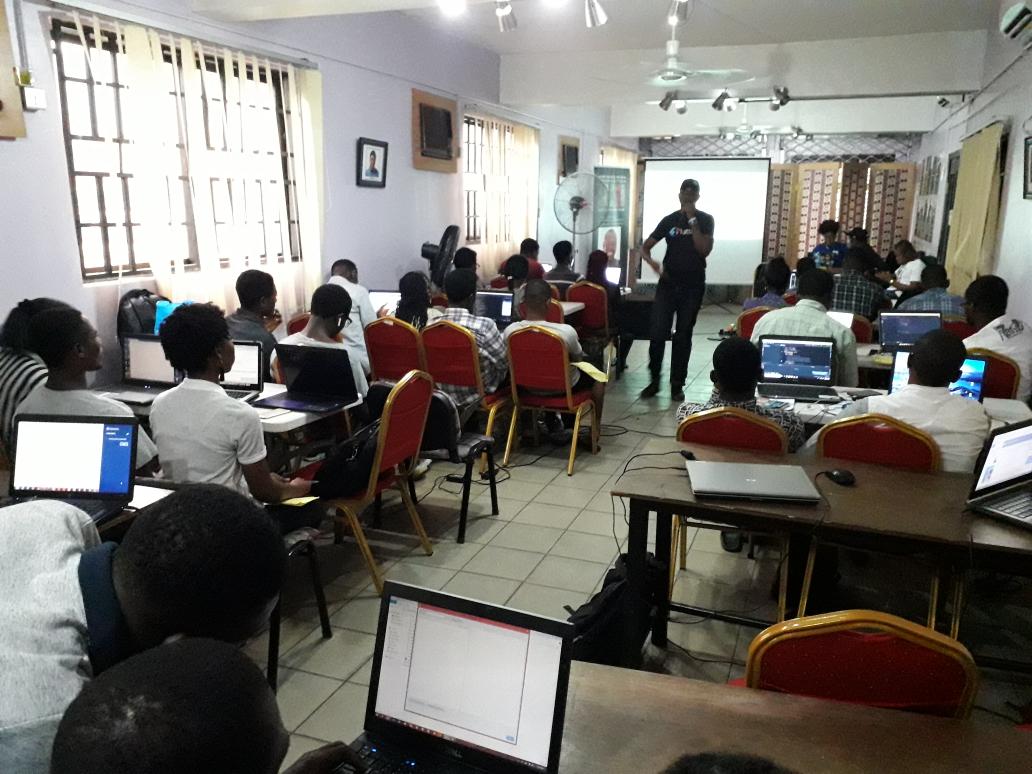 UnicornBitex's tweet image. @Supardyke, co-founder and CTO at at @UnicornBitex introducing @flutterio to participants at @GDGPHC #FlutterStudyJAMS.

#FlutterStudyJamsPH