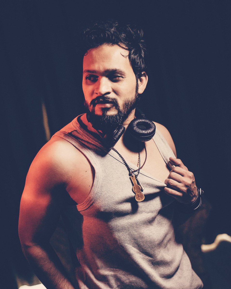 adilhameed86's tweet photo. The music beats
#modeldubai #catalog #fashion #style #menstyle #agency #casting ##menfashion #designer #glossmagazine #fashiontv #lollywoodian12 #divamagzinepaskitan #QHShowcase #QHS #HUMTV #GLOSS Magazine
#humtvpakistanofficial #nichelifestyle
#celebritiespk #mybollywoodbody https://t.co/Bqf2EQeHB3