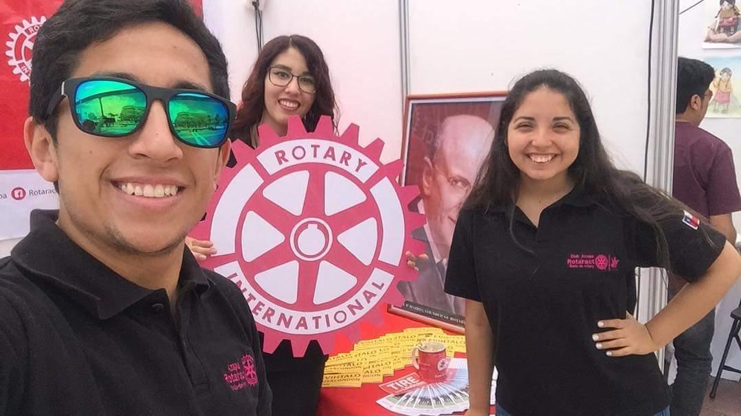 Rotaract Club Azapa partícipa de la feria de iniciativas juveniles en Arica.