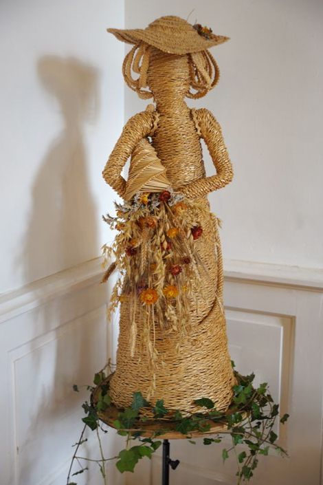 NetworkArtistsN's tweet photo. *Member Spotlight*

Helen Moran work represents ancient traditional meets imaginative contemporary. The art of #cornplaiting as seldom experienced in modern times. Helen's approach is as refreshing as it is skilful.

Find out more - https://t.co/5H9r6Yqm0y https://t.co/py5ev5qj5Y