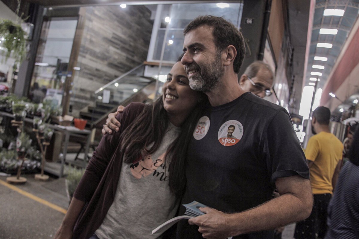 MarceloFreixo's tweet photo. Nesse último dia de campanha, não poderia deixar de voltar na Cadeg. #Freixo5050 #FreixoFederal https://t.co/hUIZMj4pgI