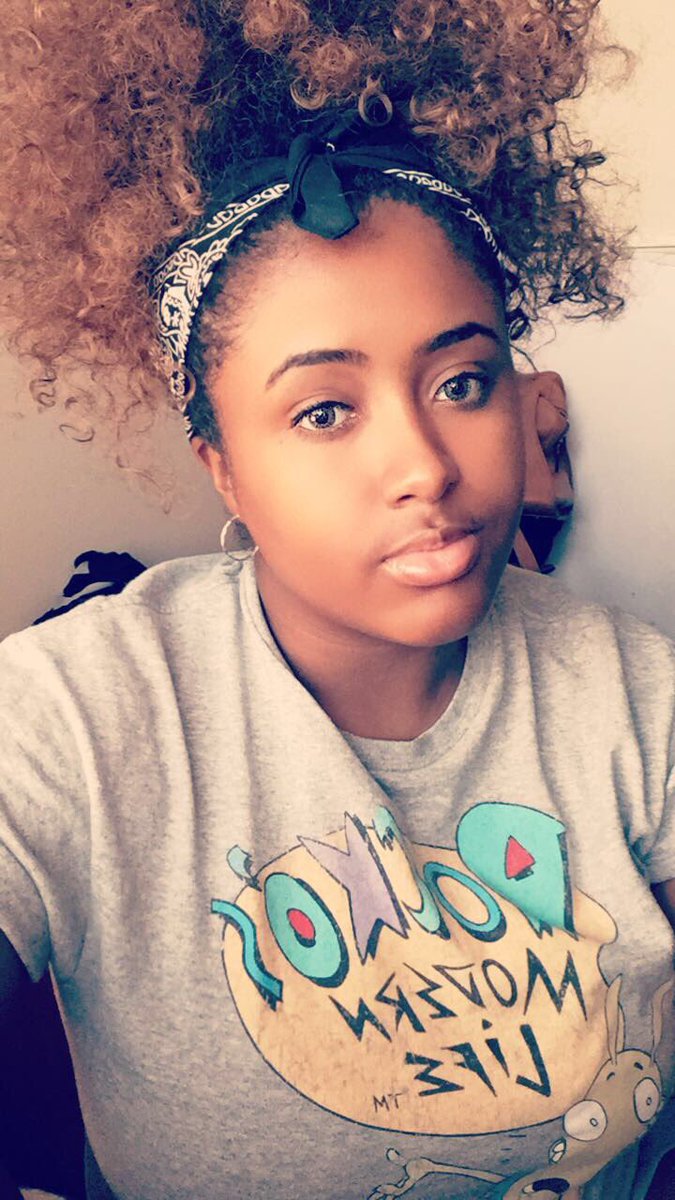 _belligerent's tweet photo. I’m finna start wearing my contacts again. Fuck a nigga. https://t.co/YAiYWQEihf