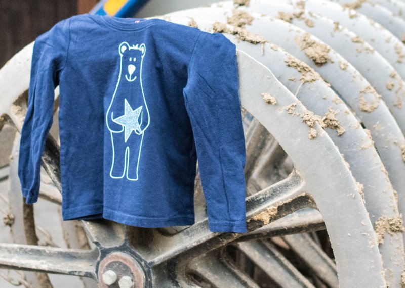 SewingElch's tweet photo. Auch kleine Mädchen können cool sein. Ein gebrauchtes Shirt, 2 Folien, 1 Datei  und das Ergebnis: Ein Unikat und ein zweites Leben für das Shirt.  #Growidesign #MisterCool #Plotten #Upcycling https://t.co/MQNUKuXSqq https://t.co/iBryO00mpL