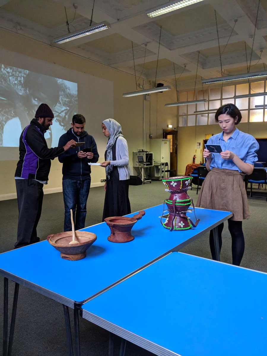 mnemoscene_io's tweet image. Great day @LBTHArchives digitising Somali heritage objects and demoing the #MixedReality experience with @AbiraHussein #nomadproject
