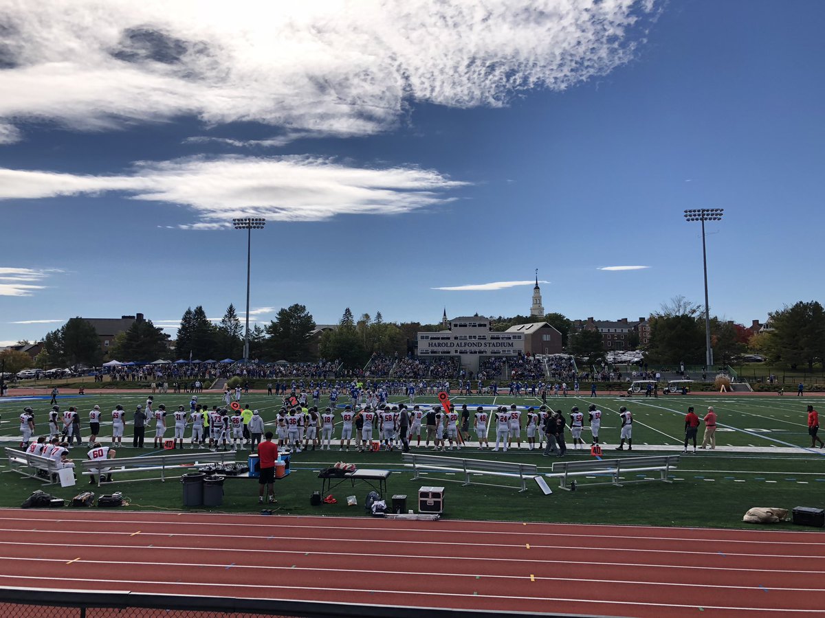 ColbyCollege's tweet photo. Picture perfect Homecoming as @Colby_Football takes on @wesleyan. #holdthehill #mulepack https://t.co/vPlfIo0wKG