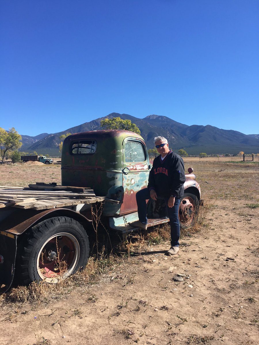OASMiami's tweet photo. A Gator in Taos NM, wearing the colors! 🐊🐊🐊 #OrangeAnd Blue #GoGators #BeatLSU @ufalumni @UF @InsideUF @UFCaimanes #GoGreater https://t.co/wHswkIaIff