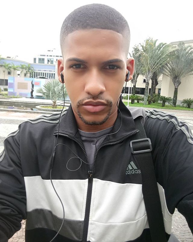 matheus_dyllan's tweet photo. 📸
#selfie #memyselfandi #manhas #sabado #Dyllan #photography #photo 😉 https://t.co/hpdSjBp71t https://t.co/L62Wfmh4Qr