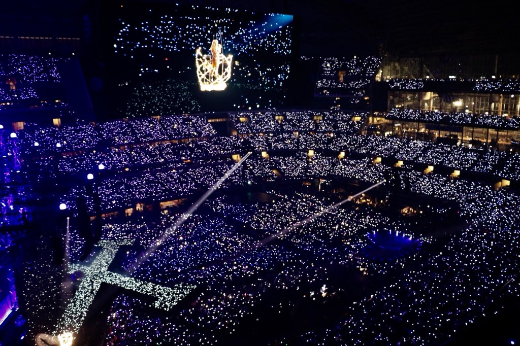 taylornation13's tweet image. Yesterday we found out about you, Dallas. You are AMAZING and loud and perfect. Can’t wait to celebrate the last U.S. show with you tonight. 😻