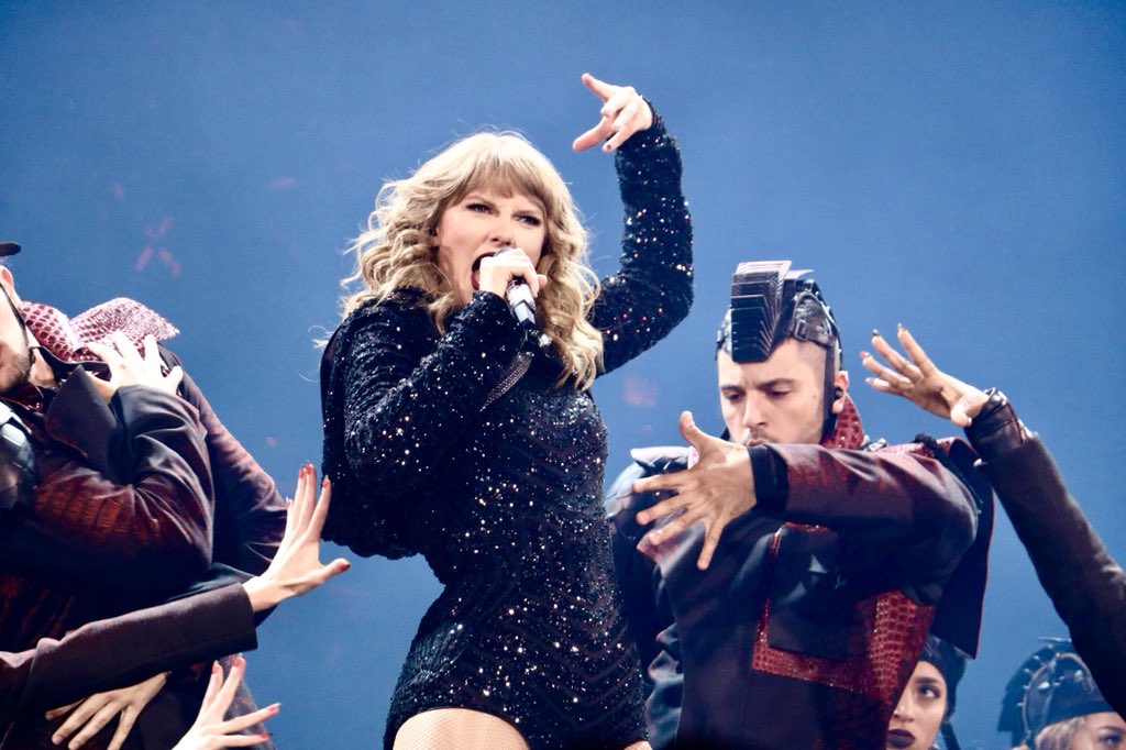 taylornation13's tweet image. Yesterday we found out about you, Dallas. You are AMAZING and loud and perfect. Can’t wait to celebrate the last U.S. show with you tonight. 😻