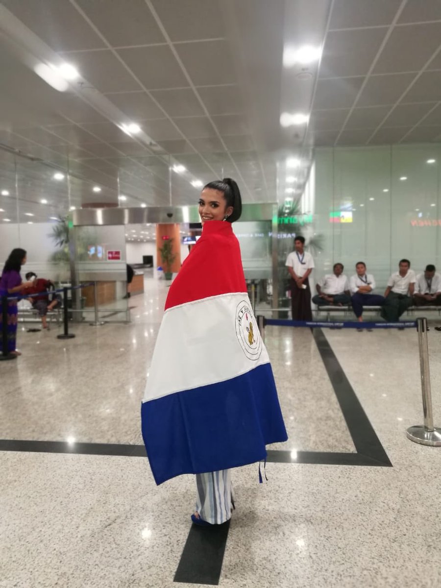 maciellucig1's tweet photo. Indiscutiblemente merecedora para portar la 👑 del @missgrandinternational 
Apenas llegó y demostró todo su potencial como reina en la imposición de bandas.
Aquí @_clarasosa con el presidente del certamen el Sr. @nawat.tv 
Paraguay quiere corona !🇵🇾 #missgrand #missgrandparaguay https://t.co/YTHaBSEhAM