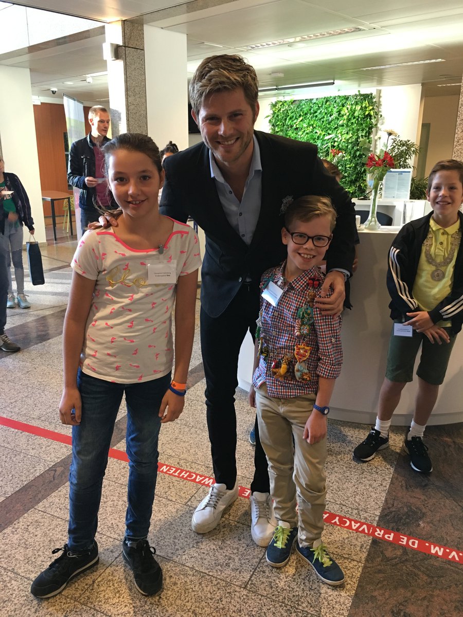 ruben_wouter's tweet photo. Samen met Yara en @ingridveltkamp naar #dagvandekinderburgemeesters geweest. Gesproken over kinderrechten en de rol van kinderburgemeesters.  We hebben ook een plan gemaakt om kinderen uit arme gezinnen in #Culemborg te helpen.
En natuurlijk op de foto met @timdouwsma  📸😍👍💪 https://t.co/uMOcUKBOyP