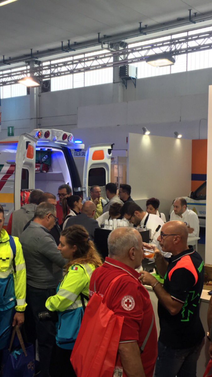 GalluraSoccorso's tweet photo. 2^ giornata di presenza di @PaGallura al #REAS2018 . Aggiornamenti e partecipazione a #piazza @Anpasnazionale . #operativi #volontari #ambulanze https://t.co/uMn5ajOAFd