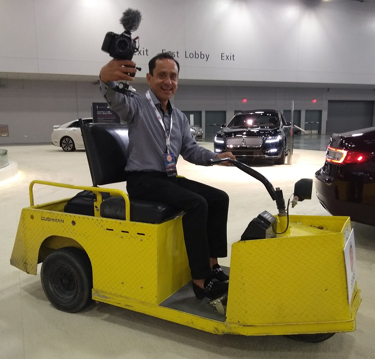 AutosaFondo's tweet photo. Mi amigo y colega @javiermotta con la mejor cobertura del Miami International Auto Show
#whereyouAUTObe https://t.co/aqweMPsBYF