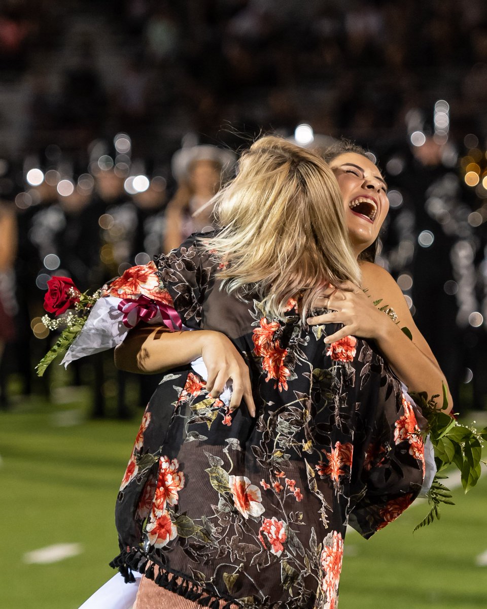 HenryHueyPhoto's tweet photo. Dragon Band Drum Majors and Round Rock Homecoming Queens Brianna Del Pozzo and Sarah Thomas, 10/5/2018. @DragonNationRR #rorohoco @roundrockleader @rrbandboosters @slayruht https://t.co/A369arMAEy