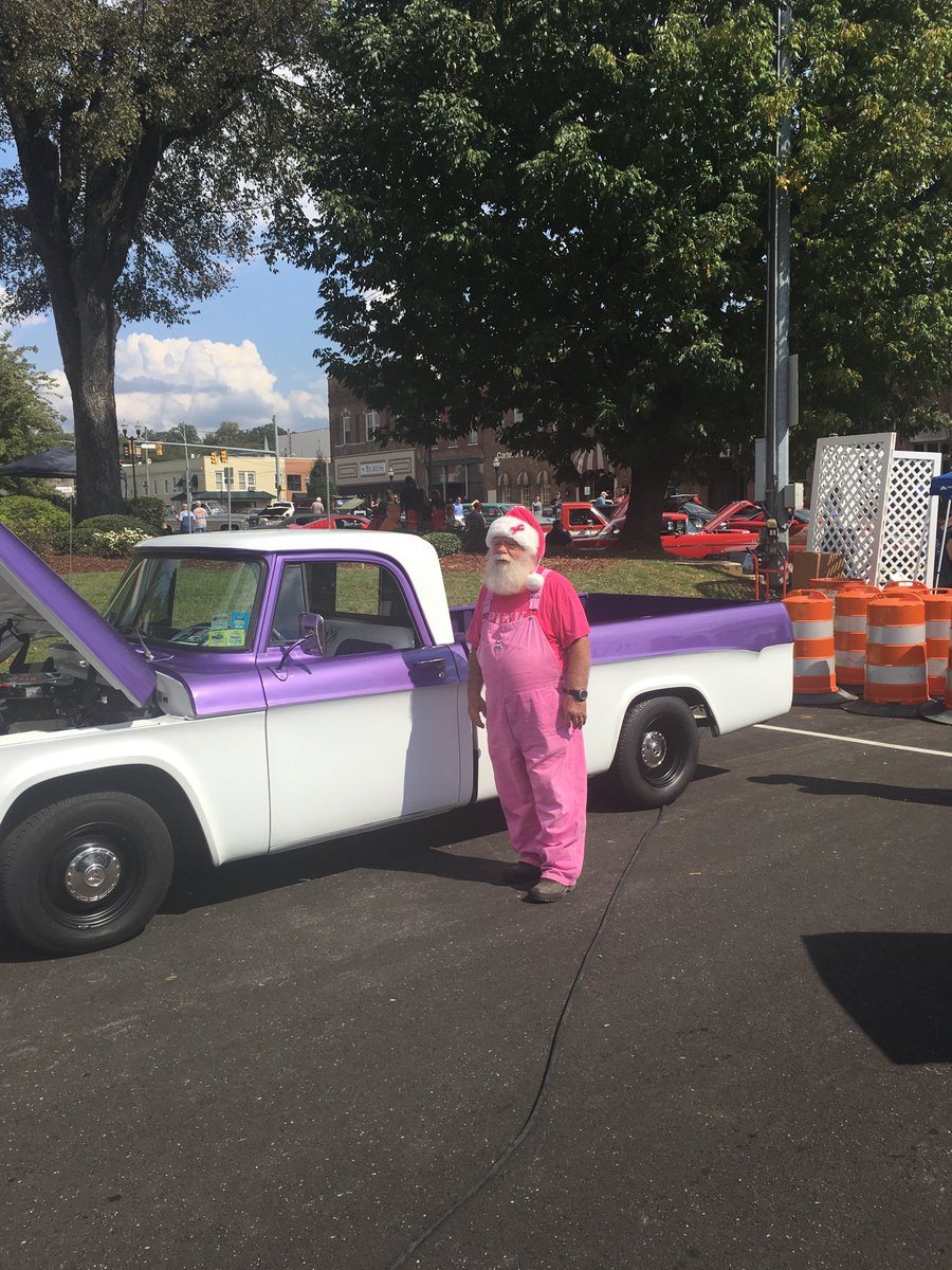 CharlSullivan's tweet photo. Santa took a break and decided to look around for a few ideas for his own wish list!  #ChristmasCountdown  #FayettevilleTN #cars #TransAm https://t.co/lNuXpcrH3X