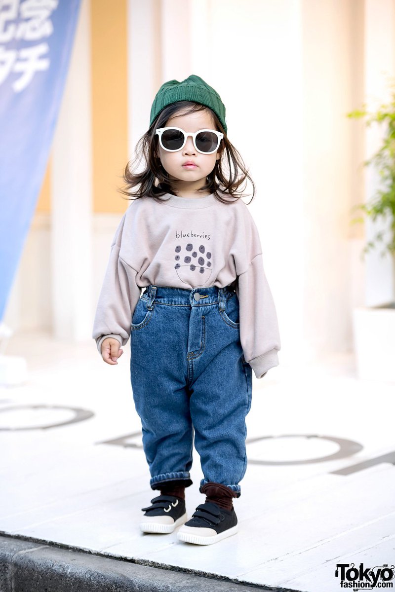 TokyoFashion's tweet photo. We met 2-year-old Xintong in front of the famous Tokyo Bopper boutique in Harajuku today. Her family told us that she is originally from China. Her adorable style was literally stopping traffic on Cat Street #原宿 https://t.co/QEOQjwYZdN https://t.co/zCtE5bP07G
