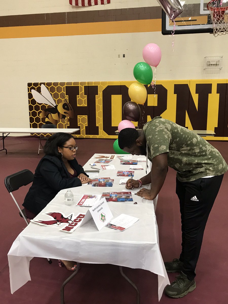 HSSUUpwardBound's tweet photo. Today has been jam-packed! Our students were welcomed to campus from guest speaker who talked about the importance of grooming amongst other important things. Our students then met with multiple college representatives at the HBCU College Fair! https://t.co/jFDJ7SVevq