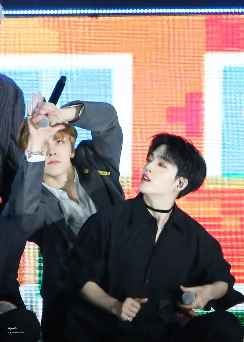 VernonSpain's tweet photo. 📷[FOTO]
181006 || #Vernon con #Scoups en el concierto del 'Ideal Cut' en Taipei. 
©eloquence_218

#SEVENTEEN #세븐틴 #버논 #IDEALCUTinTPE https://t.co/Ui59xnI18b