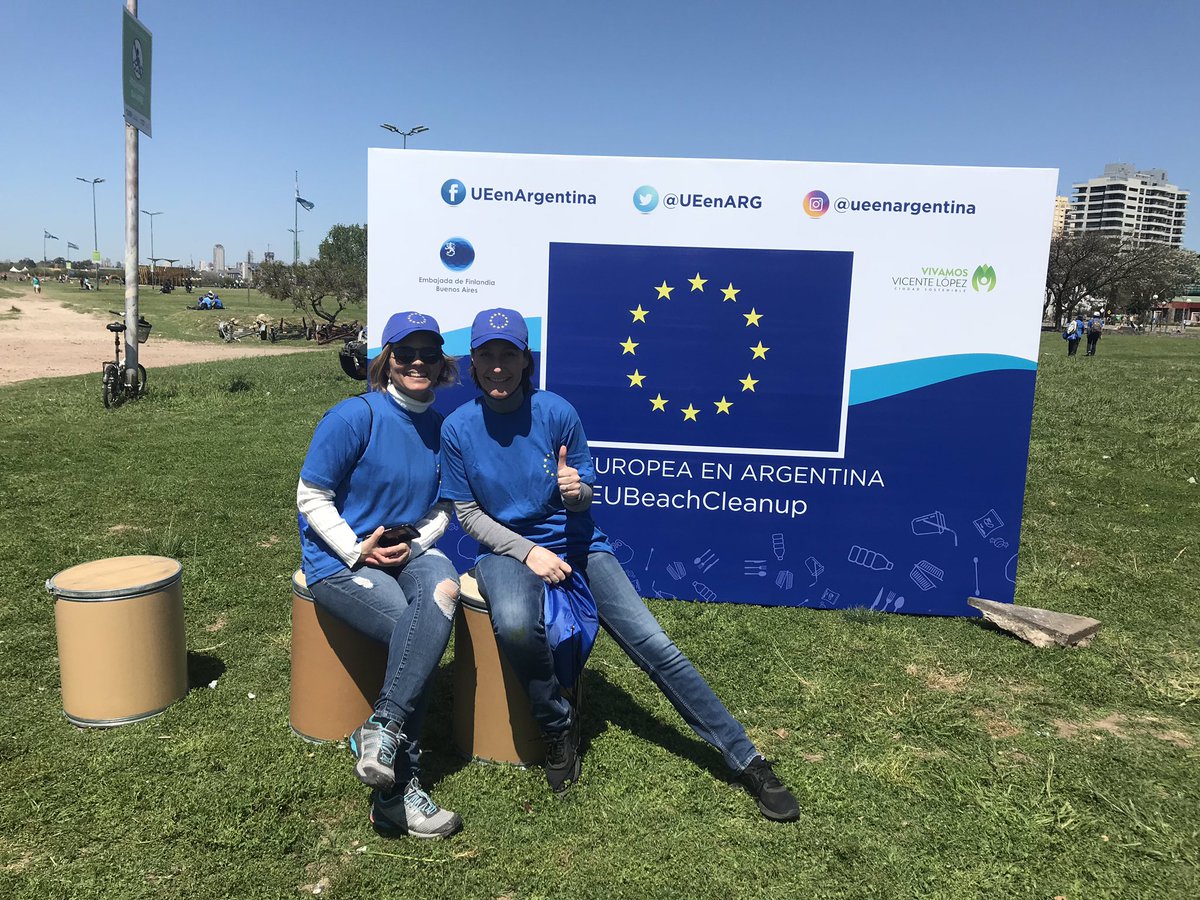 AMaioColicheUE's tweet photo. Hoy fuimos a limpiar la orilla del Río en Buenos Aires. Increíble lo se encuentra allí de desechos que transporta el río. Logramos colectar una tonelada en 2 horas. Embajadas de la UE en Argentina, con la intendencia, con los habitantes.#EUBeachCleanup @eu_eeas @EditaHrdaEU https://t.co/n1mpr4QYto