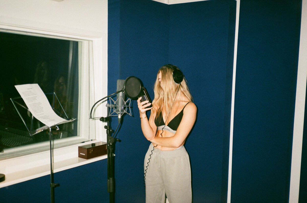 LittleMix's tweet photo. All the hours in that booth are so worth it 🎧 I know you're ALL gonna love what's coming
P<3 https://t.co/v6H2ZnxbSS