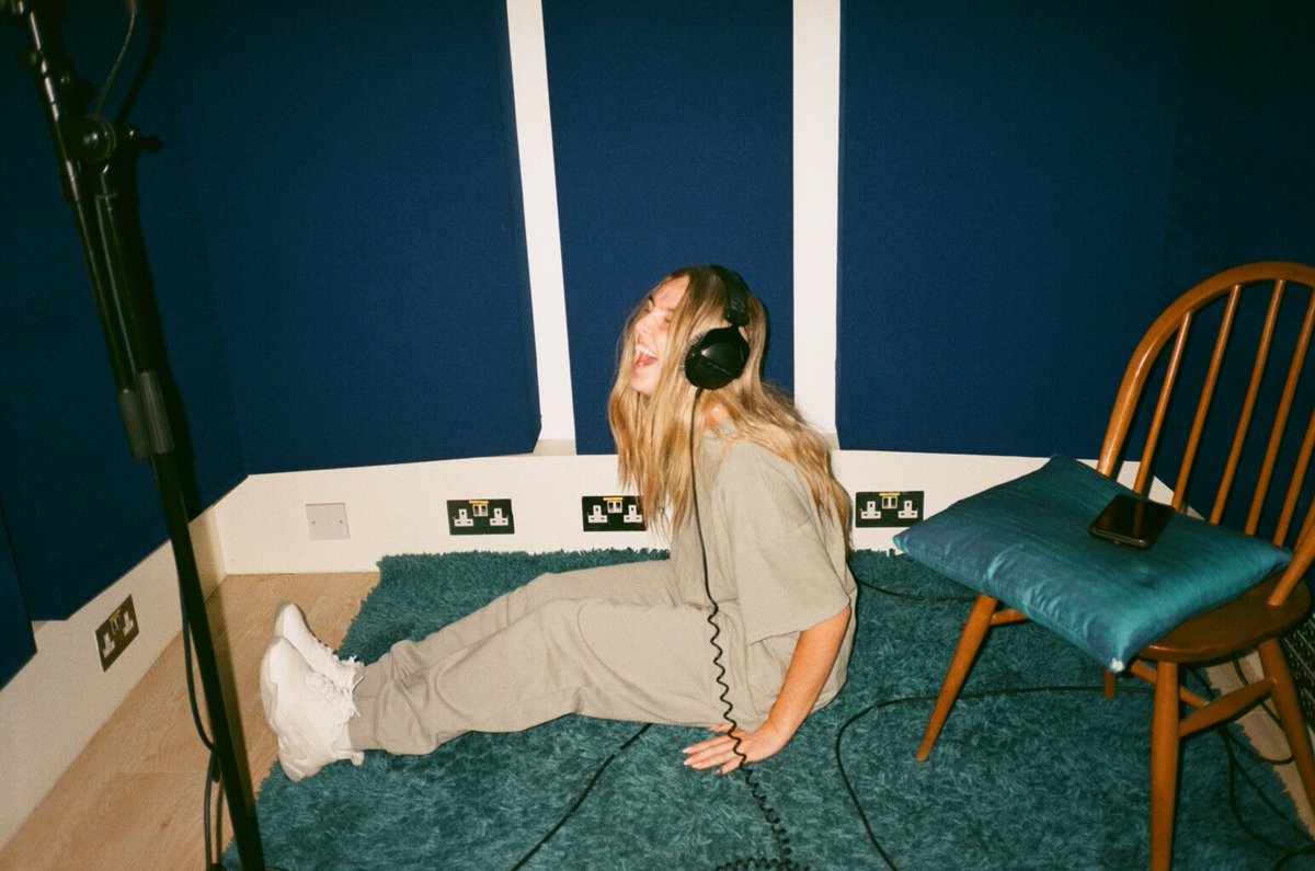LittleMix's tweet photo. All the hours in that booth are so worth it 🎧 I know you're ALL gonna love what's coming
P<3 https://t.co/v6H2ZnxbSS