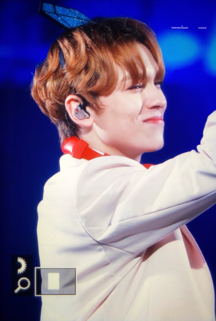 VernonSpain's tweet photo. 📷[FOTO]
181006 || #Vernon en el concierto del 'Ideal Cut' en Taipei. 
©monoclassic_vn 

#SEVENTEEN #세븐틴 #버논 #IDEALCUTinTPE https://t.co/JnKYipk7S9