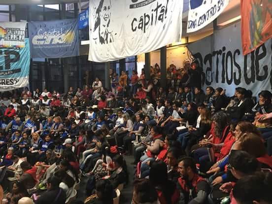danimenendezok's tweet photo. Voy a estar participando #ahora del Encuentro de los Movimientos Populares de la Ciudad junto a la #CTACapital, para debatir sobre las necesidades mas urgentes en los barrios. https://t.co/Y8Fs8fPLh3