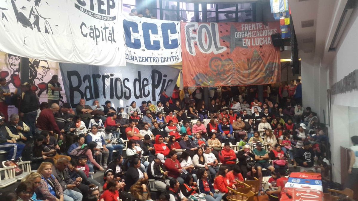 danimenendezok's tweet photo. Voy a estar participando #ahora del Encuentro de los Movimientos Populares de la Ciudad junto a la #CTACapital, para debatir sobre las necesidades mas urgentes en los barrios. https://t.co/Y8Fs8fPLh3