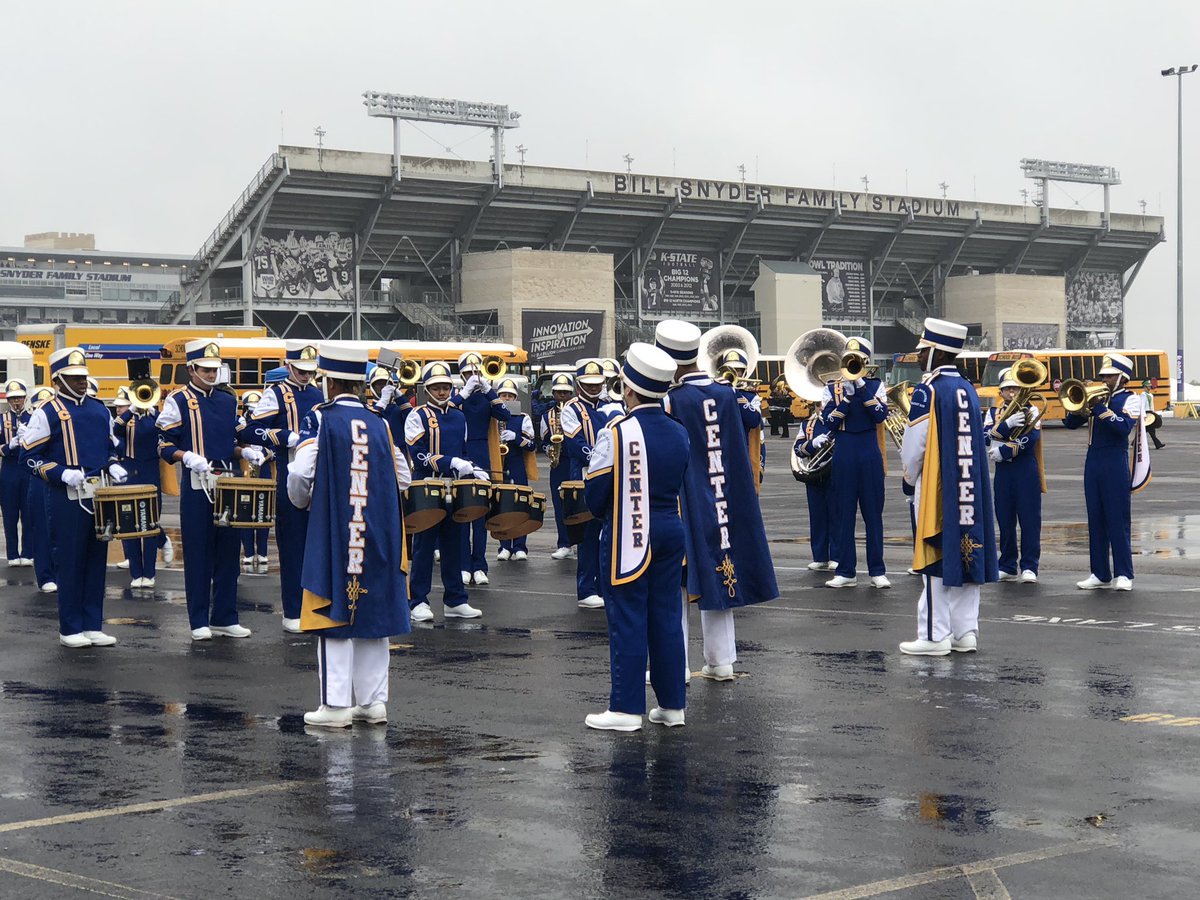 center58bands's tweet photo. Warming up in the rain!! #marchingbandweather #center58bands #CenterSD https://t.co/GoZJtuCYiw