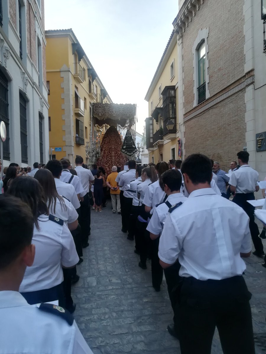 AFBMPalomares's tweet photo. Suenan "Virgen del Rosario" del jerezano Germán A. Beigbeder y "Macarena" de E. Cebrián por Calle Eguilaz haca Tornería @HermandadCristo #Jerez #RegresoaSanTelmo https://t.co/TJLhluOf8w