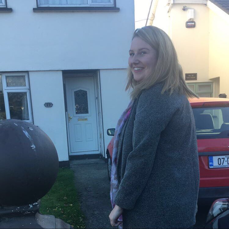 Rebecca_Murphie's tweet photo. 🎭 First time I’ve gone to a show and been greeted with a hug as I arrived into the ‘theatre’ 😊 Thanks for having us Betty! #HomeTheatreIreland #DTF18 https://t.co/NpfpTSwYSm