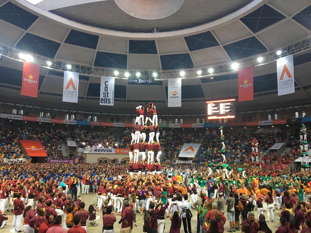 jovedesitges's tweet photo. En 3a ronda descarreguem el 7d7, igualant la millor actuació de la temporada #castellers #ConcursTgn18 #viudecolorvi #25AnysColorVi #SensacióConcurs https://t.co/LVTv2148aL