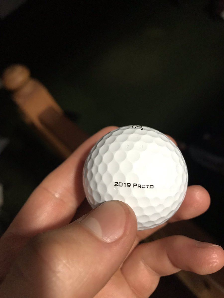TorquayGolfAcad's tweet photo. Who fancies a sleeve of Titleist Pro V1 2K19 prototype golf balls?? Not yet to be launched!! Just like, retweet, &amp; follow @coachjamesygolf before Friday 12th October to enter the draw. Good luck beauties 👍🏻🔥 #EveryoneLovesAFreebie #CreditLesterForHisGreatIdeas https://t.co/K320KZkWzL
