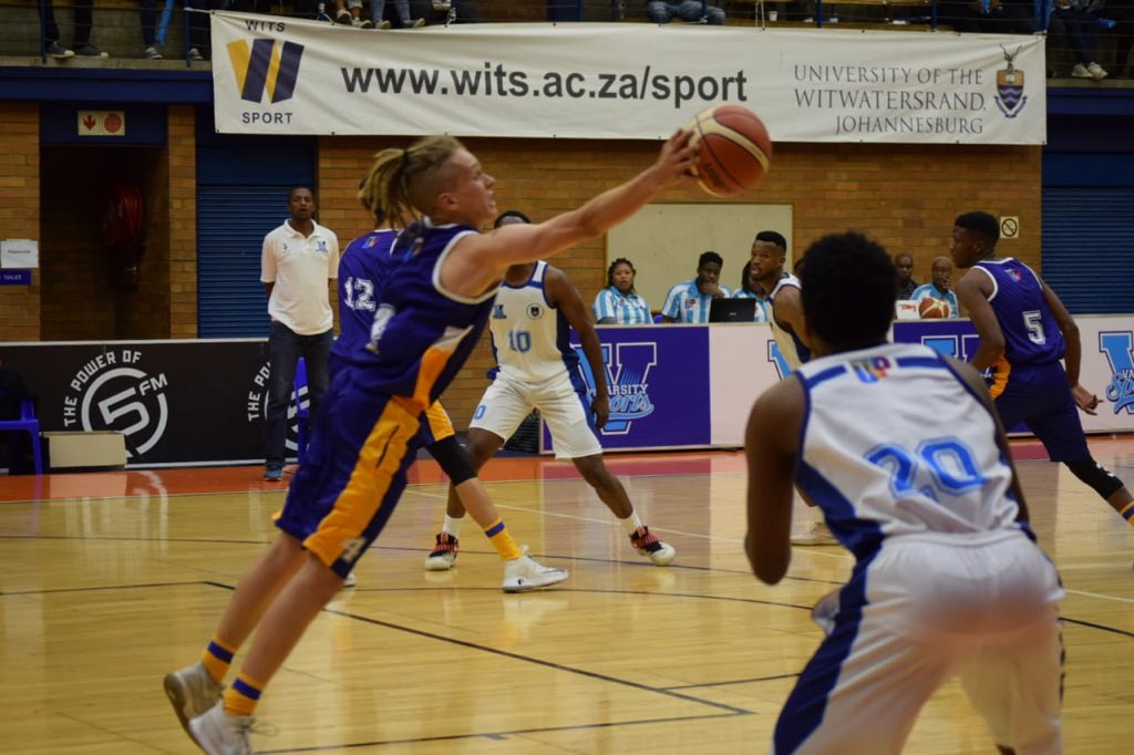 WitsBasketball's tweet photo. Our captain showing us the way,leadership by example ... hands in the cookie jar call it COOOOOOKIES .
@witssportsco @WitsBasketball @5FM @VarsityBallin
#VarsityBallin #Allin18 #WitsAllin #Hornybucks #FillupWits https://t.co/5ijq03KZUr